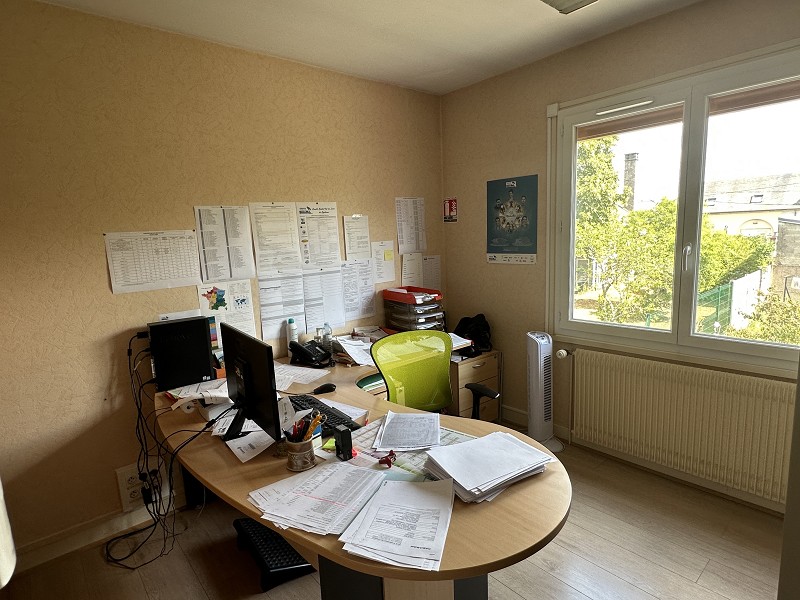Agrandir la photo Bureaux à vendre - 240.0 m2 - 45 - Loiret