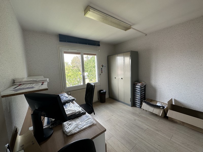 Agrandir la photo Bureaux à vendre - 240.0 m2 - 45 - Loiret