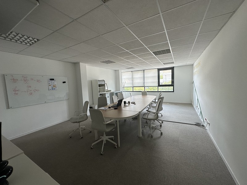 Agrandir la photo Bureaux à louer - 529.0 m2 - 45 - Loiret